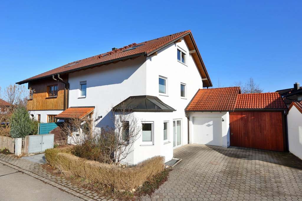 Immobilie in Ottenhofen - Modernisierte Doppelhaushälfte in eingewachsener Siedlung im Landkreis Erding - Bild 0