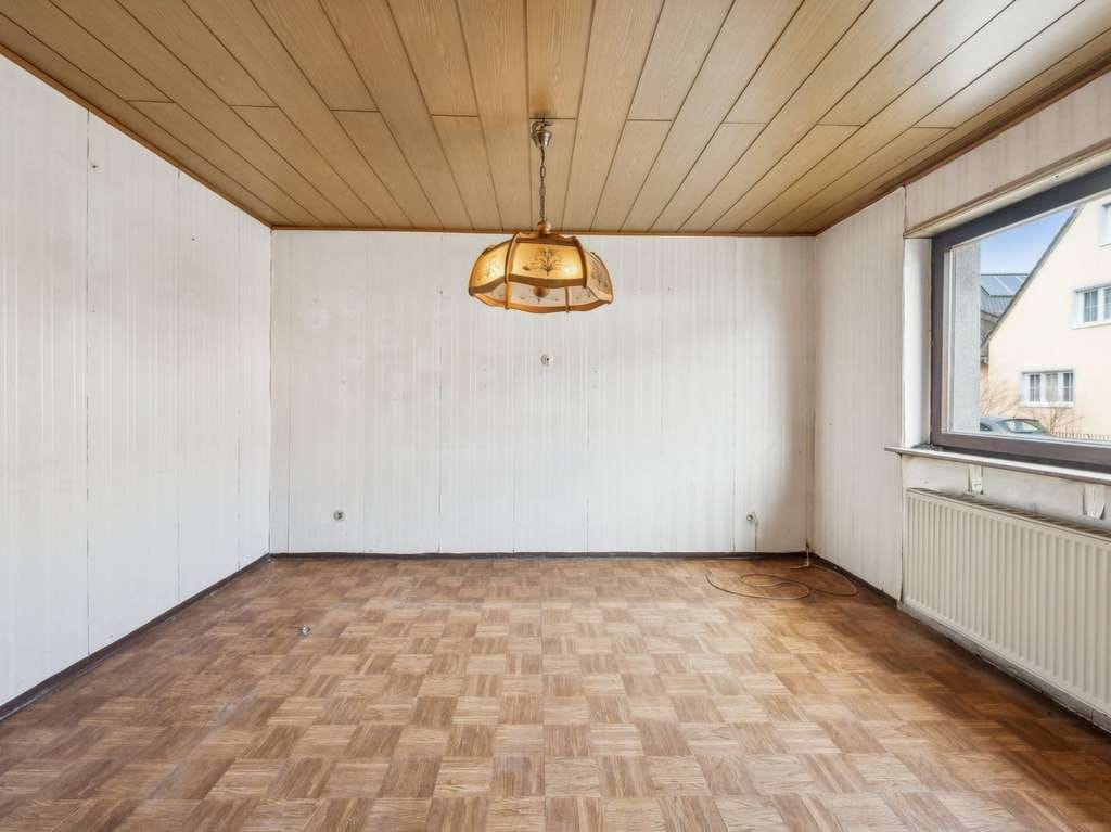 Immobilie in Reilingen - Zweifamilienhaus mit Nebengebäude auf großem Grundstück in Reilingen - Bild 4