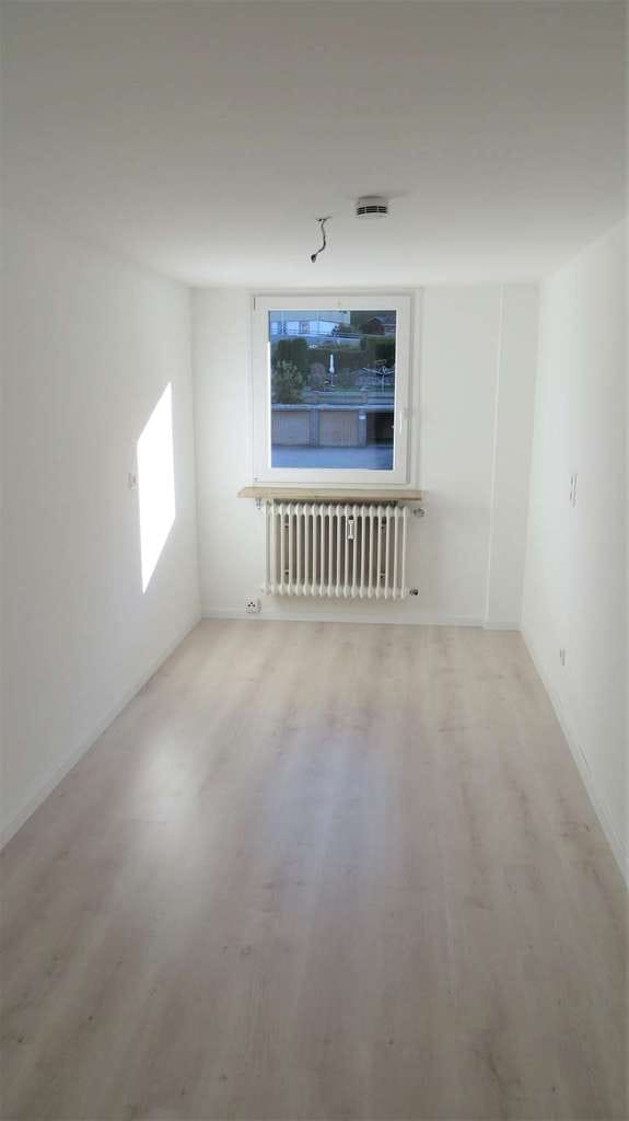 Immobilie in Titisee-Neustadt - ATTRAKTIVE RENDITE! EIGENTUMSWOHNUNG MIT GROßER DACHTERRASSE IM BELIEBTEN ORT TITISEE-NEUSTADT - Bild 2