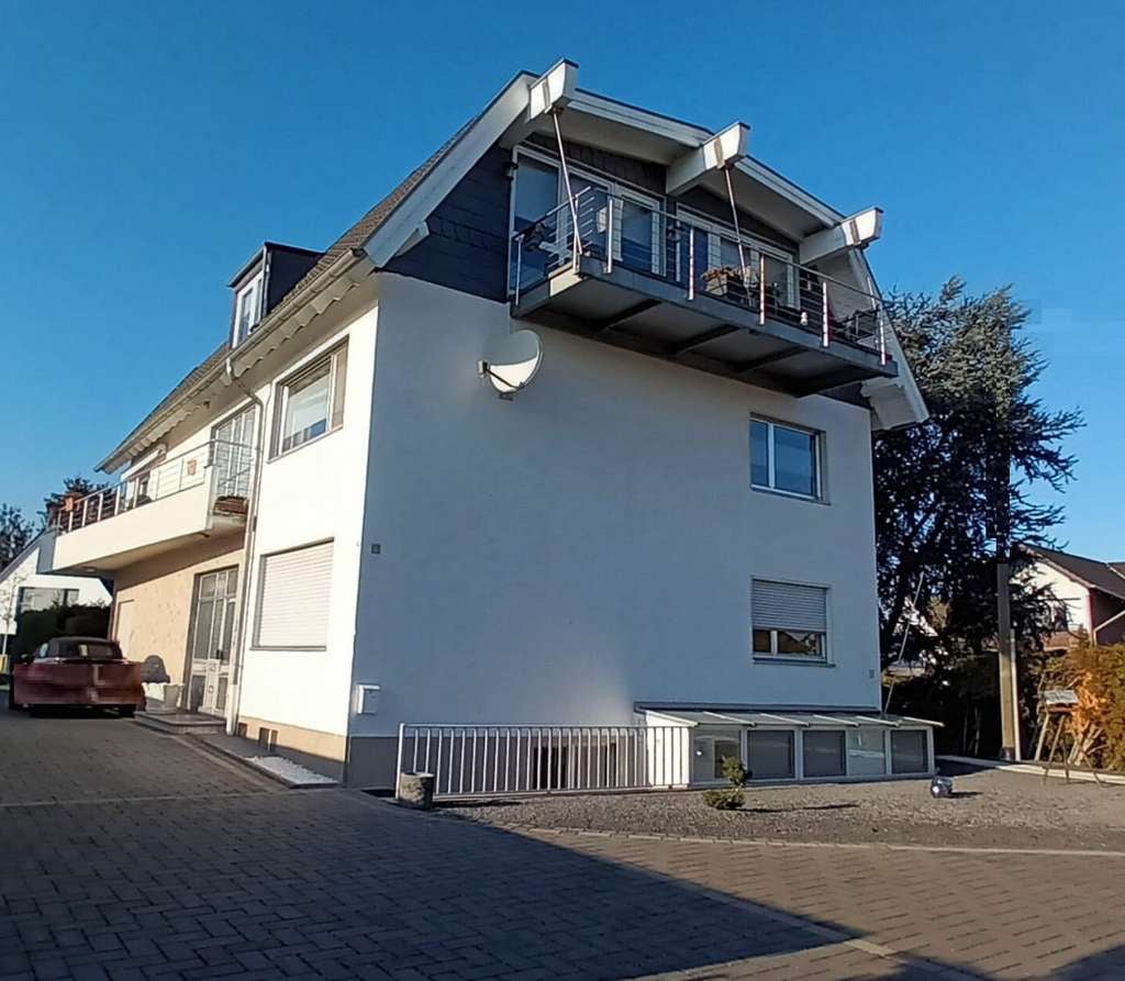 Immobilie in Bornheim - Gepflegtes Mehrfamilienhaus mit großzügigen Wohnungen und Rheinblick - Bild 1