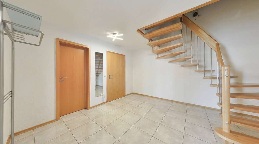 Immobilie in Elzach - Modernes Wohnen auf 3 Etagen - 6-Zimmer Maisonette Wohnung mit Balkon und Garage in 79215 Elzach - Bild 4