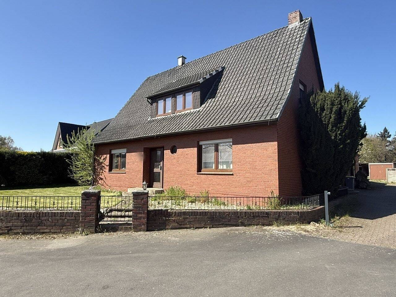 Immobilie in Syke - +++ Großes Einfamilienhaus mit Werkstatt und viel Platz zur Erweiterung +++ - Bild 1