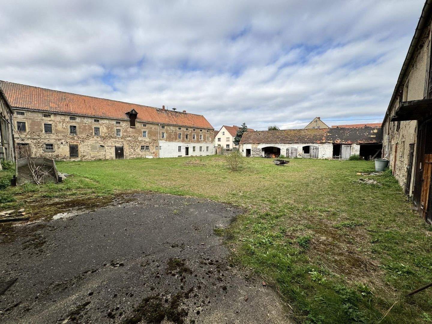 Immobilie in Liebschützberg - Vierseitenhof mit Potenzial in der Gemeinde Liebschützberg zu verkaufen - Bild 0