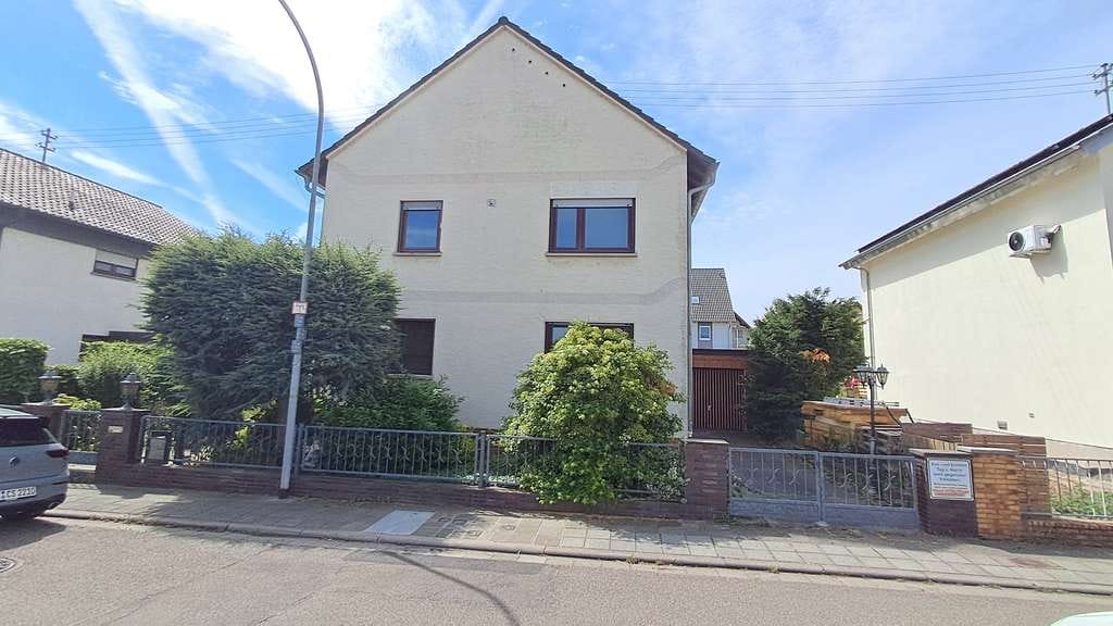 Immobilie in Heßheim - BESICHTIGE JETZT: Attraktives Einfamilienhaus in begehrter Wohnlage von Heßheim! - Bild 0