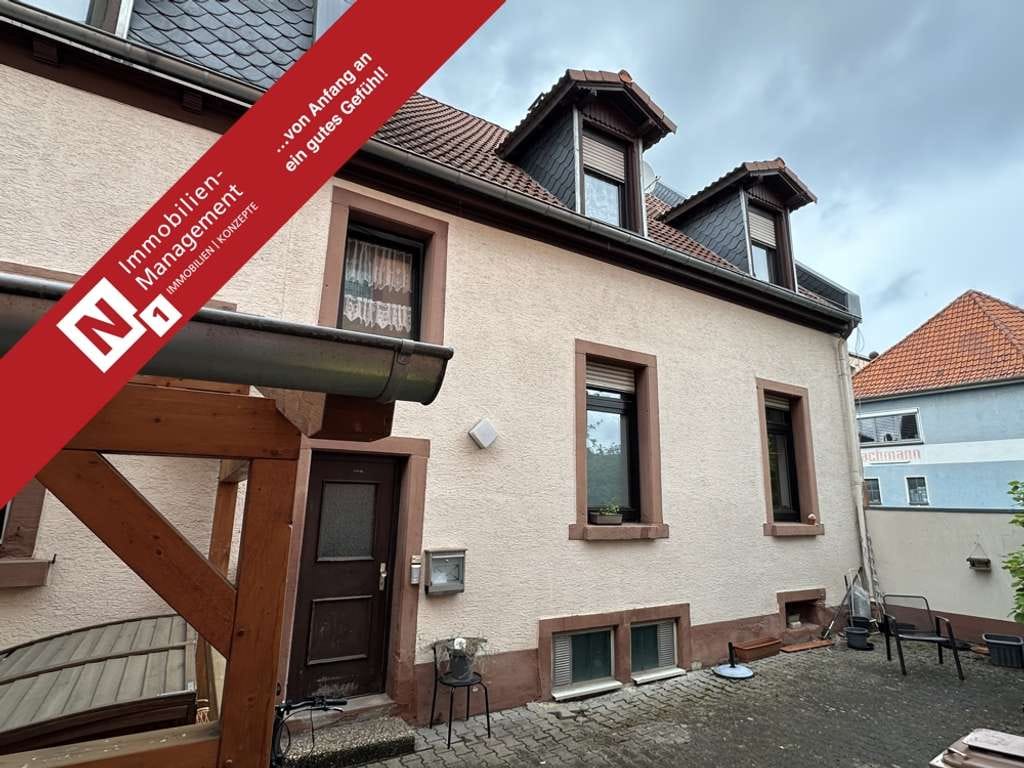 Immobilie in Kaiserslautern - NEUER PREIS - Vermietetes Zweifamilienhaus in Altstadtnähe mit Ausbaureserve im Dachboden - Bild 0