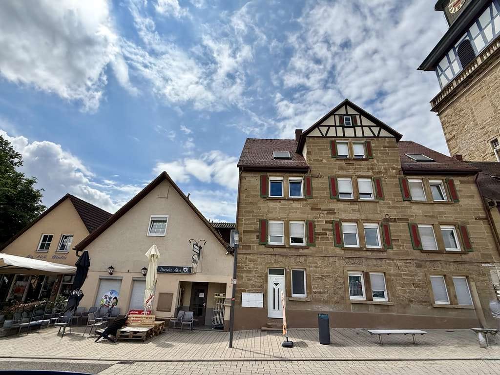 Immobilie in Neuenstadt am Kocher - Wohlfühlwohnung mit 3,5 Zimmern in zentraler Lage von Neuenstadt am Kocher! - Bild 0