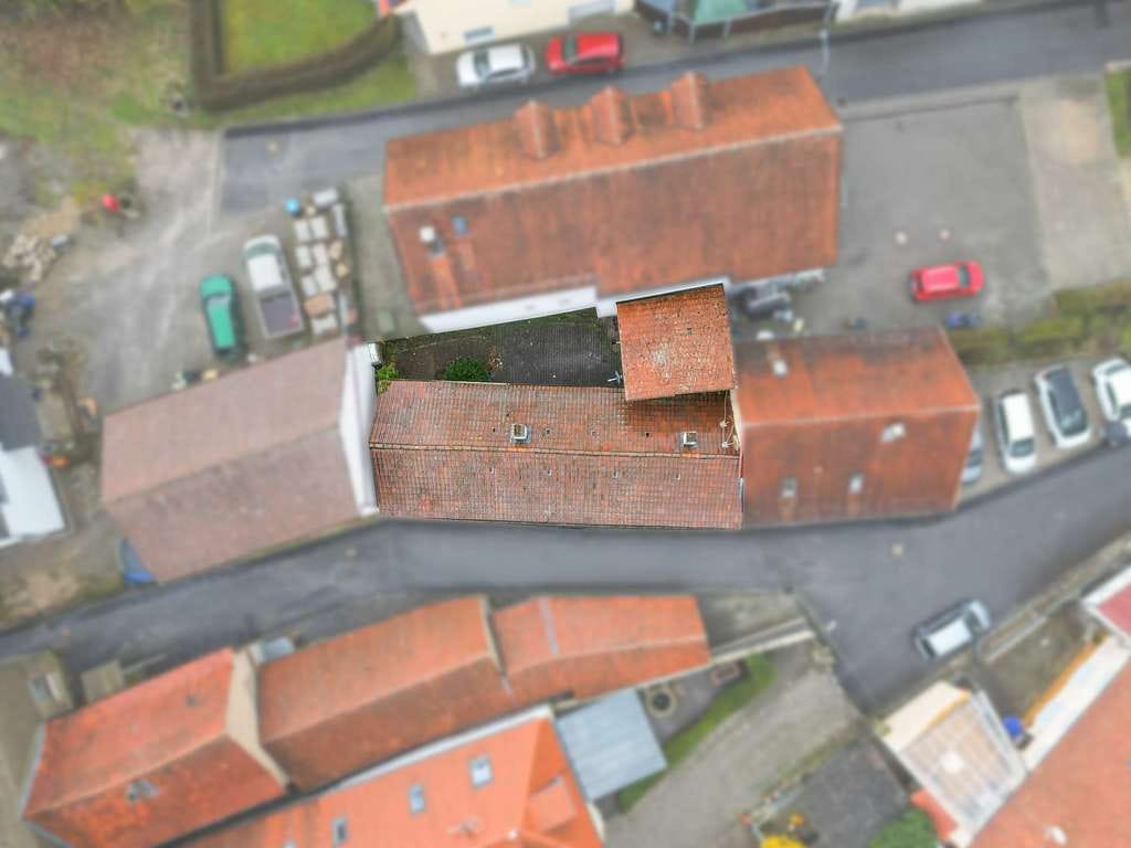 Immobilie in Buchbrunn - Sanierungsobjekt in ruhiger Stichstraße – ideal für Handwerker oder Kapitalanleger - Bild 2