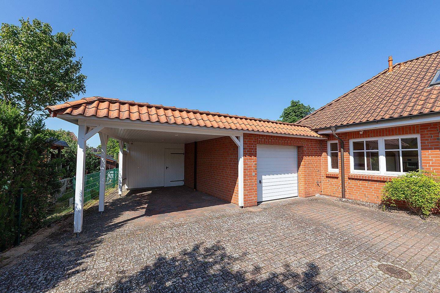 Immobilie in Rullstorf - Licht und Raum: Repräsentatives Einfamilienhaus in ruhigem Wohngebiet - Bild 2