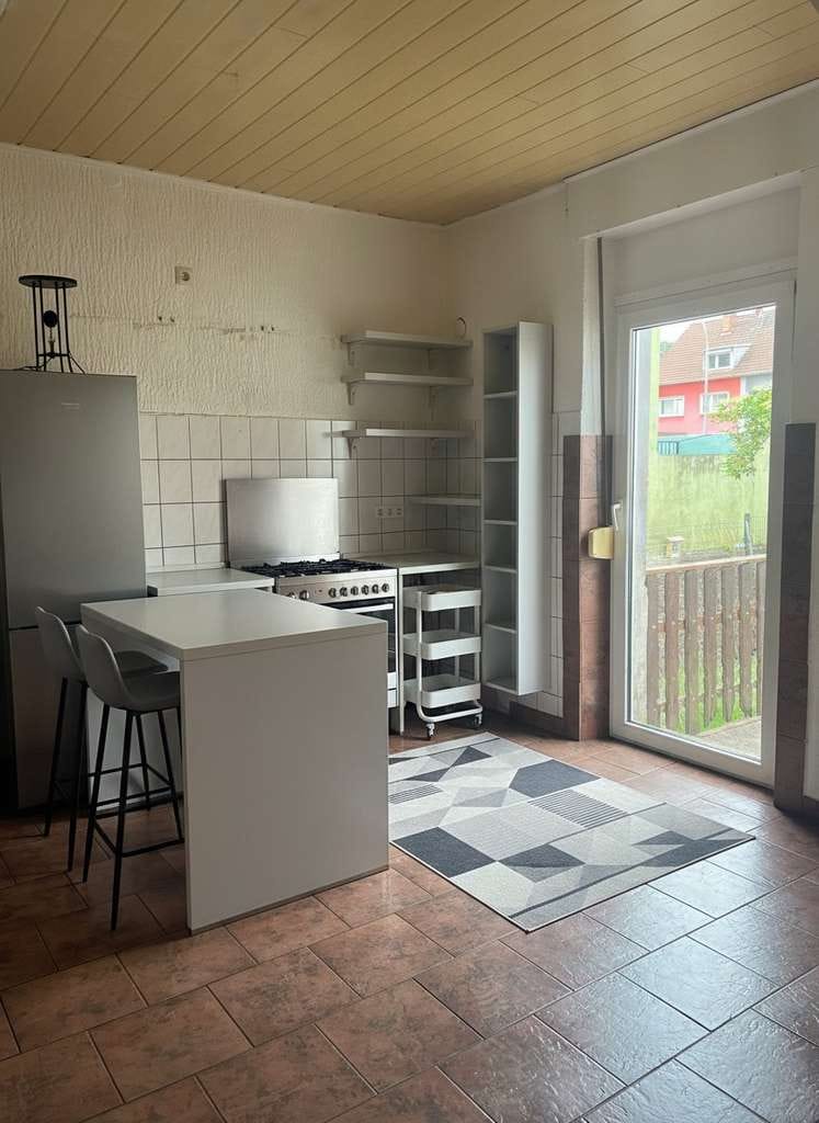 Immobilie in Völklingen - Charmantes Einfamilienhaus mit Potenzial - Renovierungsbedürftiges Zuhause in Völklingen-Wehrden - Bild 2
