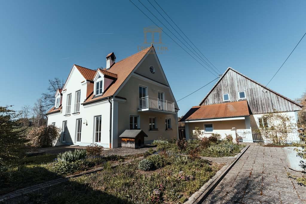 Immobilie in Biberbach - Traumhaftes Liebhaberobjekt mit Pferdestallung, Koppeln, 20.000 m² Grund, Schwimmteich usw. - Bild 5