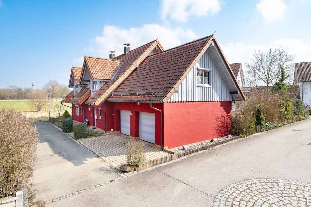 Immobilie in Oberding - Wohnen auf höchstem Niveau in Feldrandlage – EFH mit Einliegerwohnung & modernster Technik - Bild 1