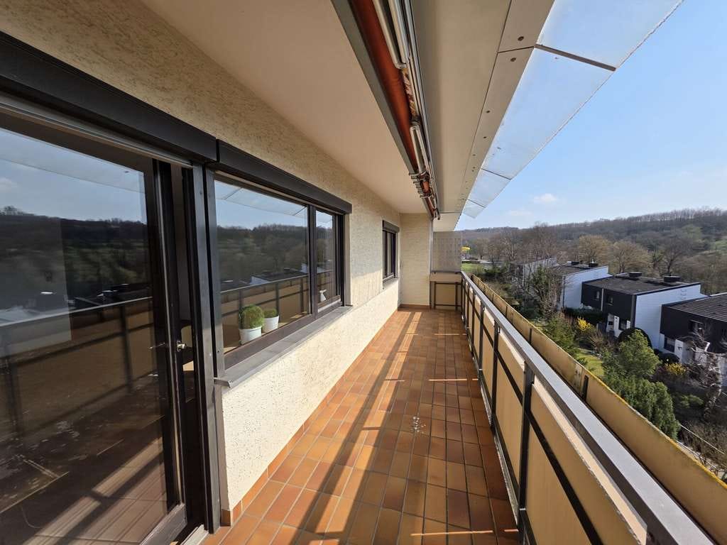 Immobilie in Veitshöchheim - Helle Eigentumswohnung mit Weitsicht, Süd-Balkon und Tiefgaragen-Stellplatz zu verkaufen - Bild 4