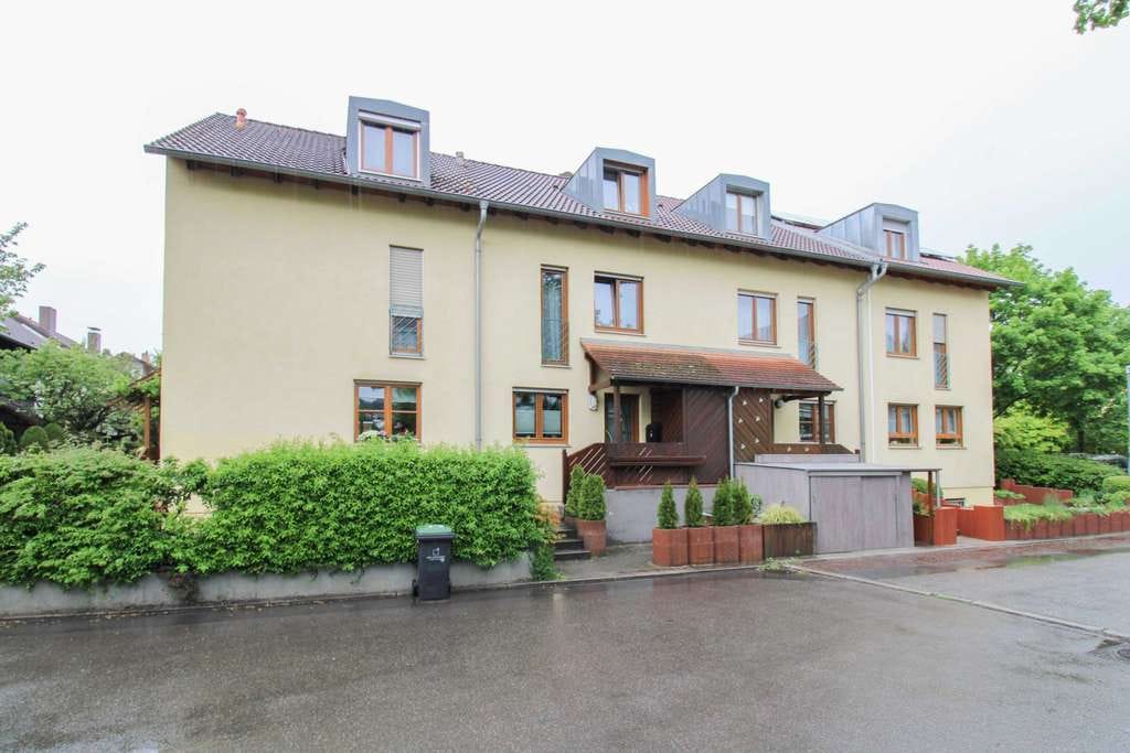 Immobilie in Renningen - Ihr neues Familienglück: Gepflegtes Reihenmittelhaus mit Garten & Garage in Renningen - Bild 0