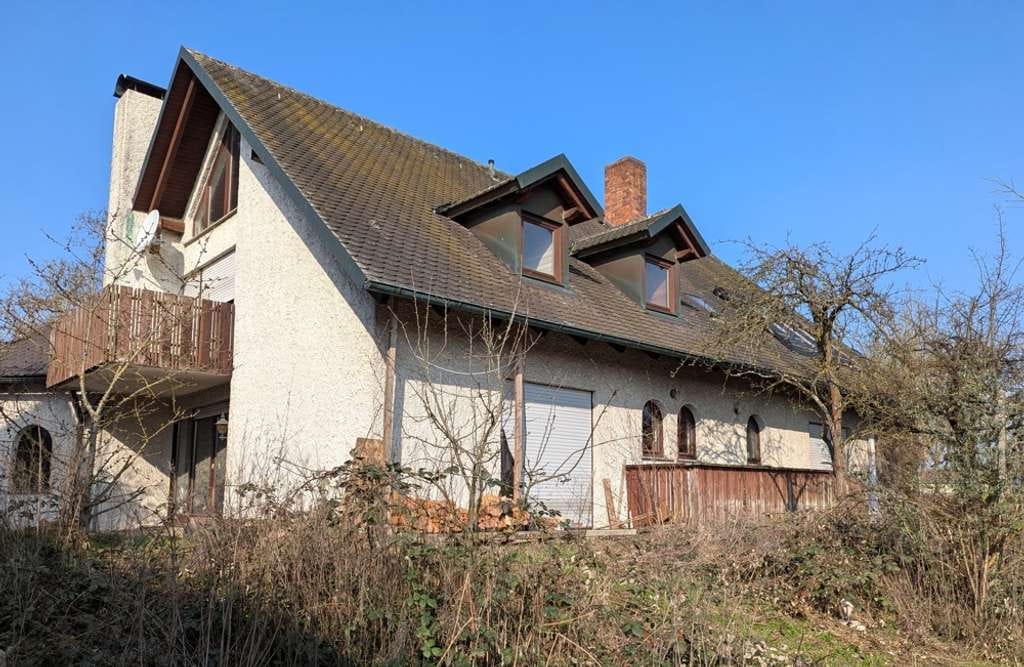 Immobilie in Baunach - Großzügiges Zweifamilienhaus mit ca. 1.720 m² Grundstück und viel Potenzial - Bild 0