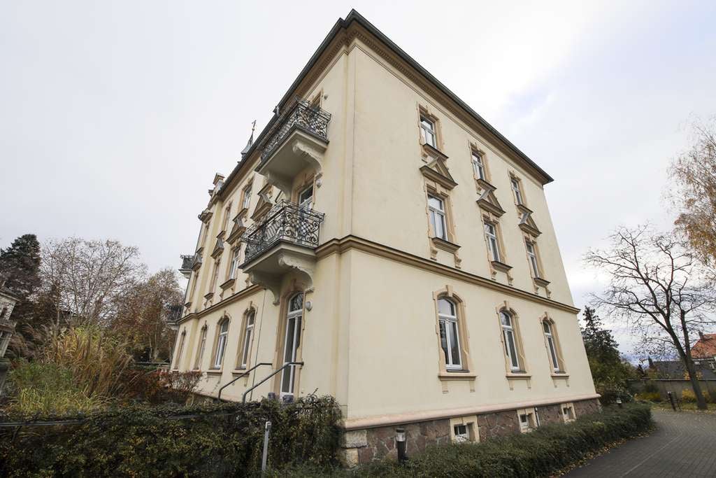 Immobilie in Radebeul - Charmante 3-Zimmer-Wohnung mit Balkon in begehrter Lage von Radebeul - Bild 2