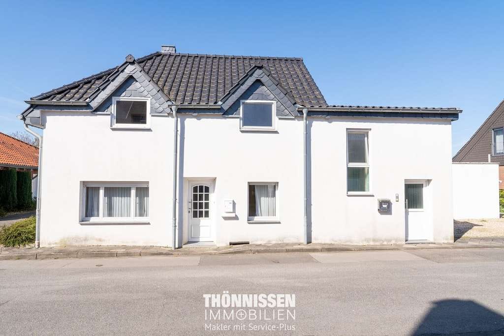 Immobilie in Wegberg - Wohnen & Investieren vereint: Charmantes 2-Familienhaus mit Ausbaupotenzial in Wegberg-Holtum - Bild 4