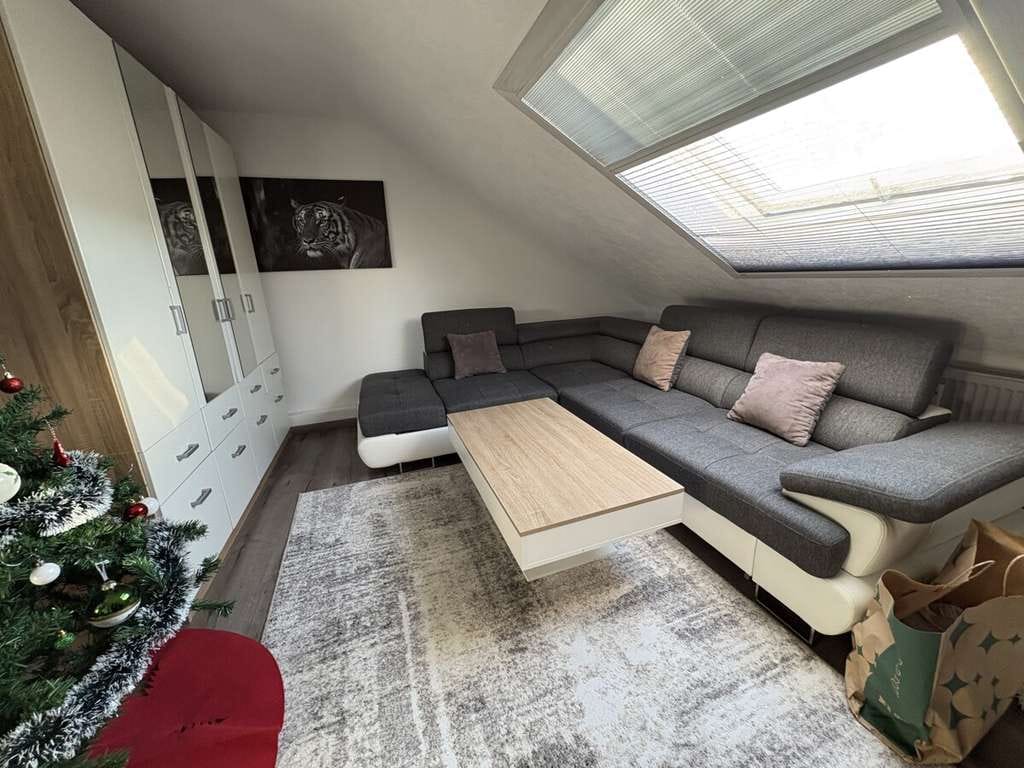 Immobilie in Bietigheim-Bissingen - Gemütliche 2-Zimmer-Dachgeschosswohnung mit zusätzlichem Raum & top Anbindung - Bild 1