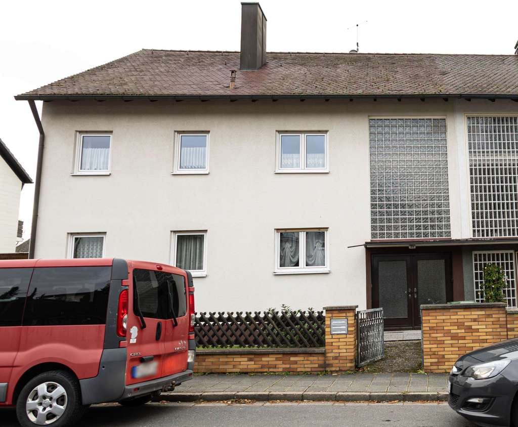 Immobilie in Veitsbronn - Zweifamilienhaus I Großer Garten I Herausragende Lage - Bild 0
