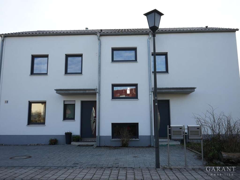 Immobilie in Pförring - Modernes Einfamilienhaus mit Einliegerwohnung, PV-Anlage und hochwertiger Ausstattung  - Bild 3