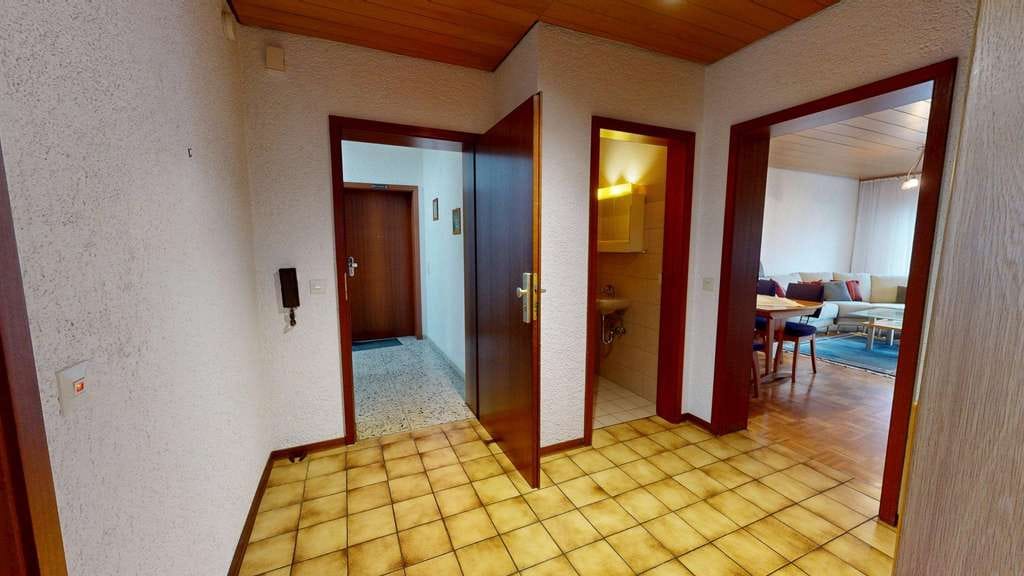 Immobilie in Karlsdorf-Neuthard - ~~ GEPFLEGTE DREI ZIMMER WOHNUNG MIT BALKON, KELLERRAUM UND GARAGE ~~ - Bild 2