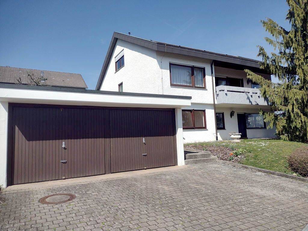 Immobilie in Heuchlingen - Gepflegtes Mehrgenerationenhaus mit Garten u. Ausbaureserve - Wohnen u. Arbeiten unter einem Dach! - Bild 1