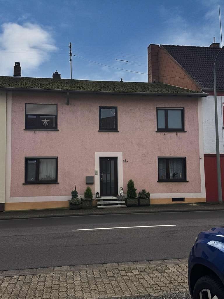 Immobilie in Gersheim - Großzügiges Einfamilienhaus mit zwei Wohneinheiten und traumhaftem Garten in Reinheim - Bild 0