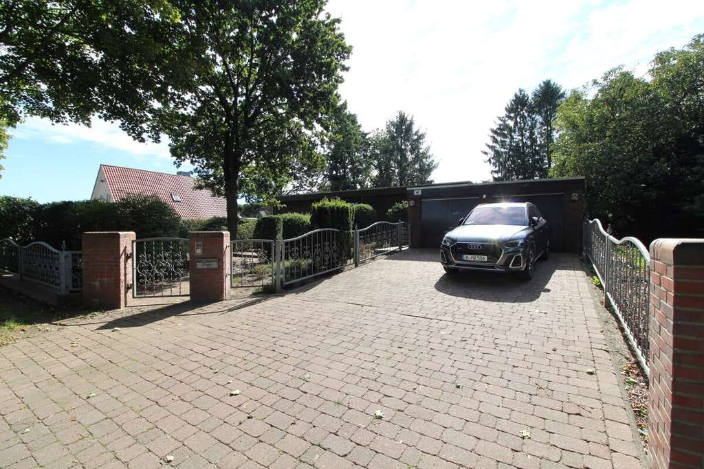 Immobilie in Schiffdorf - Individueller Flachdach-Bungalow mit Doppelgarage & Parkähnlichem Grundstück in Schiffdorf-Sellstedt - Bild 3