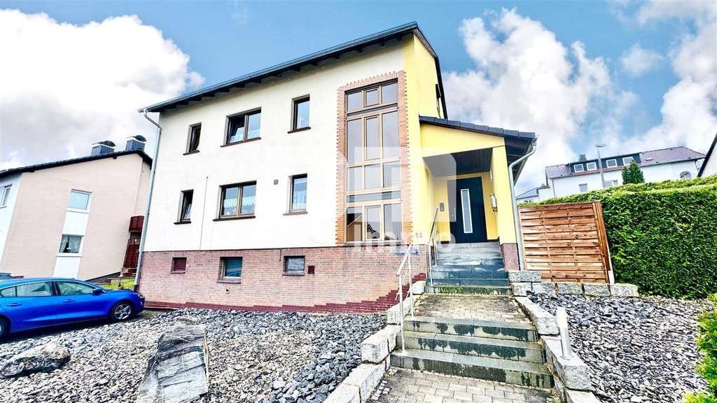 Immobilie in Habichtswald - Umfangreich teilsaniertes Dreifamilienhaus mit Garage + PV Anlage und großem Garten - Bild 2