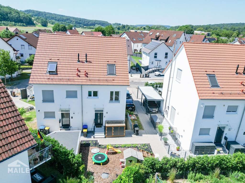 Immobilie in Neckartailfingen - Neuwertige Doppelhaushälfte in ruhiger Lage von Neckartailfingen! - Bild 1