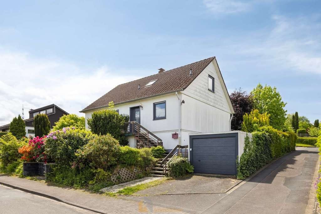 Immobilie in Eitorf - Einfamilienhaus mit Potenzial auf 522 m² Grundstück – Ihr Familienprojekt in bevorzugter Lage! - Bild 1