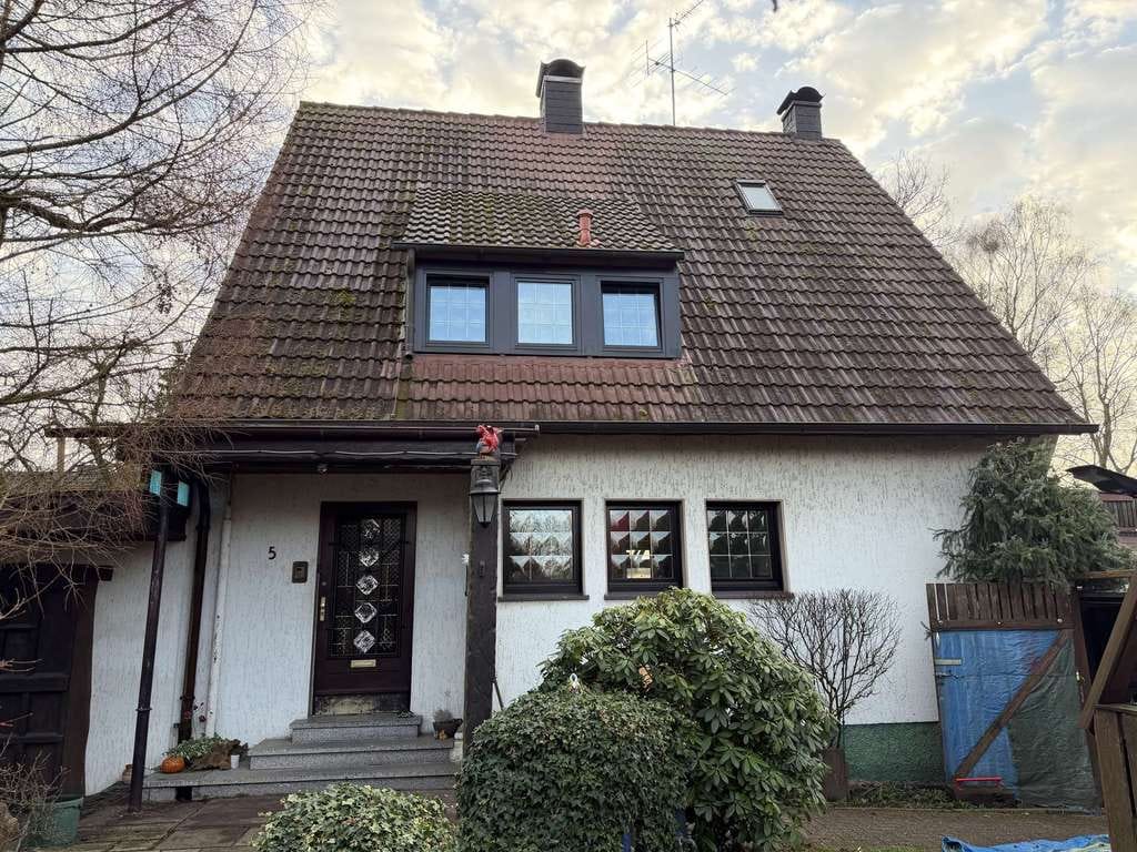 Immobilie in Schermbeck - Eigene Wohnideen verwirklichen in einem renovierungsbedürftigen Einfamilienhaus mit drei Garagen! - Bild 0