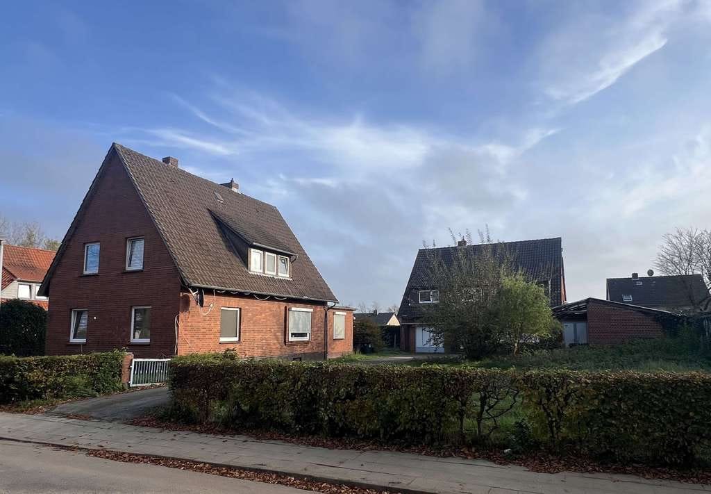 Immobilie in Nienburg/Weser - Hohe Mietrendite, Zwei Wohnhäuser mit 2 Garagen - Bild 0