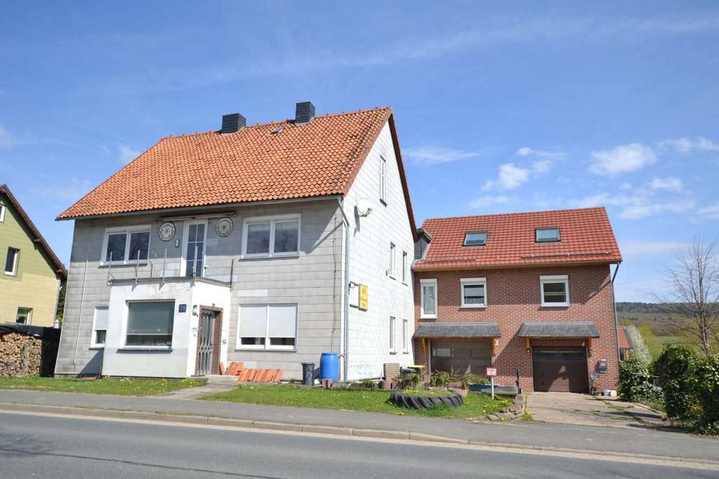 Immobilie in Eimen - Fachwerkhaus mit ausgebauter Scheune in 37632 Mainzholzen - Bild 0