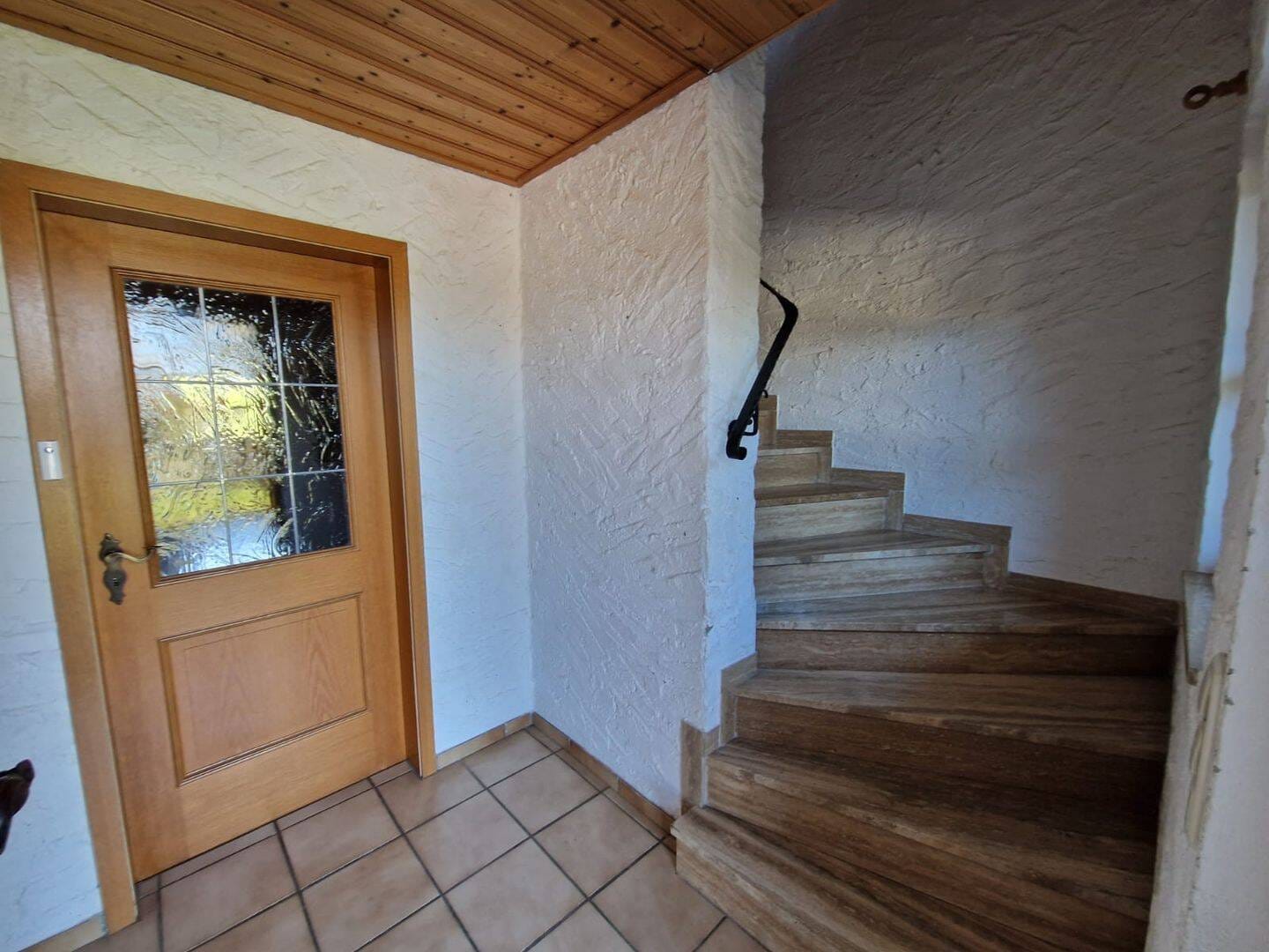 Immobilie in Rohrdorf - Großes Ein- bzw. Zweifamilienwohnhaus mit Doppelgarage - Bild 1