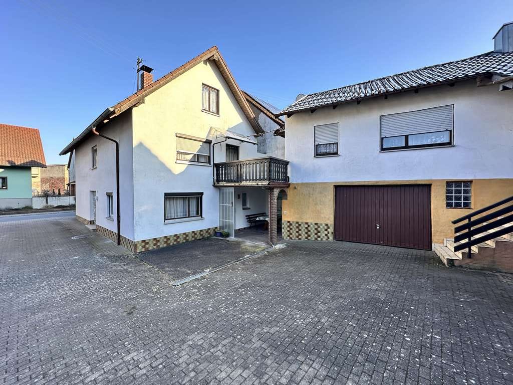 Immobilie in Külsheim - Wohnhaus mit Nebengebäude und Scheune in zentraler Lage von Hundheim
 - Bild 2