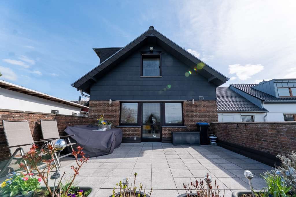 Immobilie in Aachen - Einfamilienhaus mit knapp 240 m² Wohnfläche möglich - Dachterrasse und Garten vorhanden - Bild 1