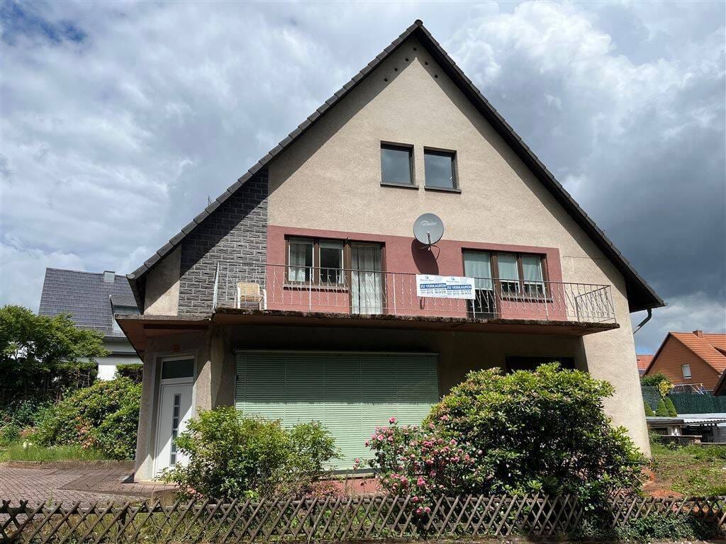 Immobilie in Landstuhl - Großes Einfamilienhaus in guter Lage mit ehemaliger Gewerbeeinheit und schönem Grundstück - Bild 2