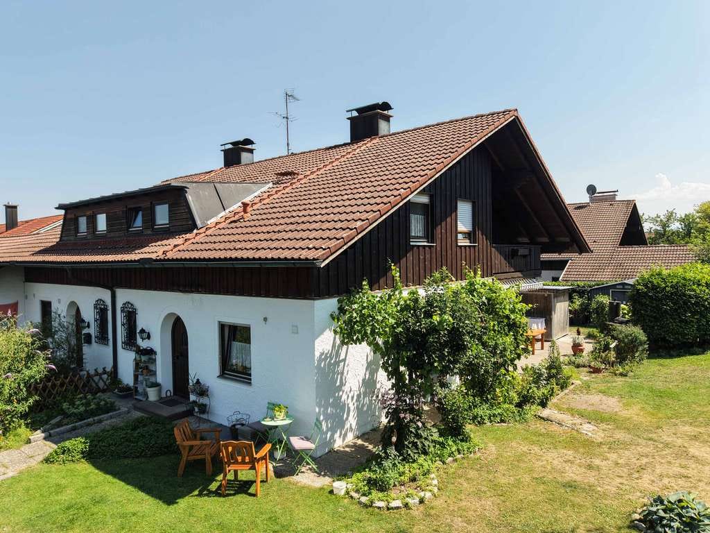 Immobilie in Taching am See - Charmantes Doppelhaus im idyllischen Ortsteil Tengling - Bild 1
