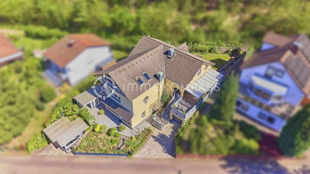 Immobilie in Dörrenbach - Gedämmte Fassade, neuer Außenbereich & viel Raum in ruhiger Lage - Bild 2