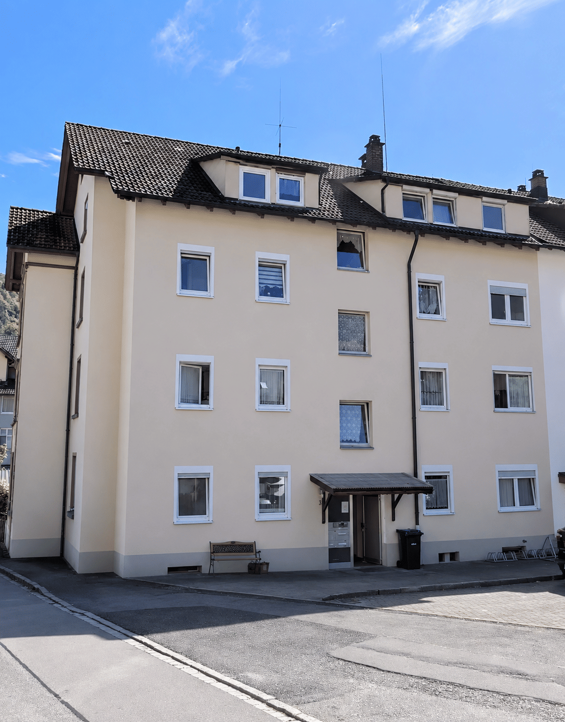 Immobilie in Zell im Wiesental - Kapitalanlage in Zell im Wiesental – Vermietete 3-Zimmer-Wohnung mit Stellplatz - Bild 0