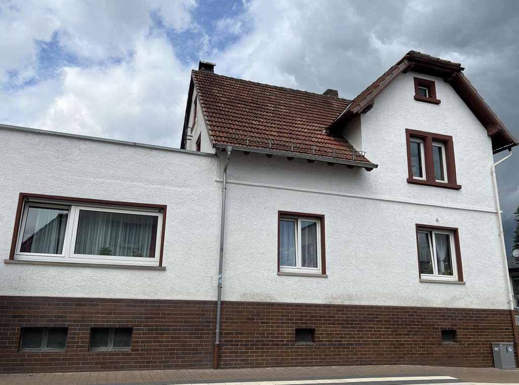 Immobilie in Ober-Ramstadt - Wohnhaus mit 2 vermieteten Wohnungen und Garten in zentraler Lage von Ober-Ramstadt-Modau - Bild 1