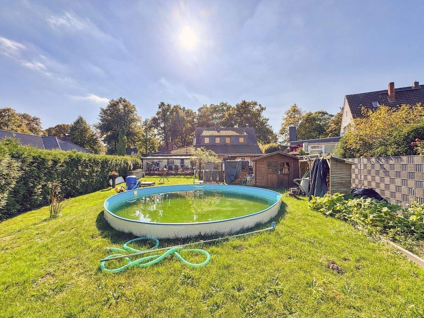 Immobilie in Ritterhude - Charmantes Zweifamilienhaus mit Einliegerwohnung, großem Garten und Pool - Bild 3