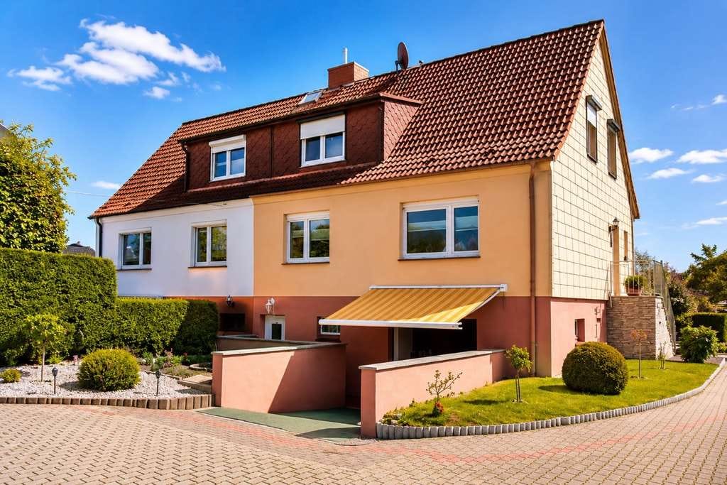 Immobilie in Franzburg - Wohnhaus mit zusätzlichem Baugrundstück – gepflegte DHH auf 1.989 m² Grundstück in Richtenberg - Bild 0