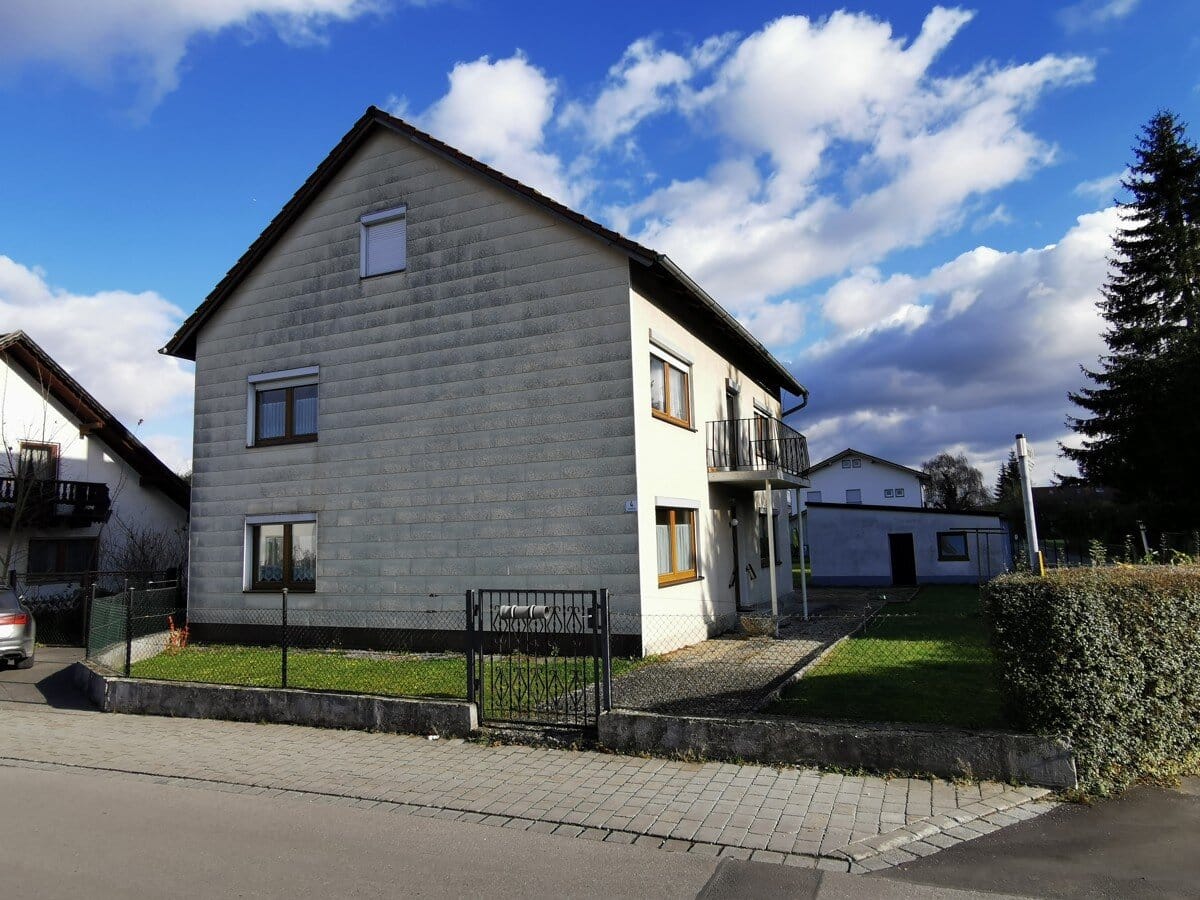 Immobilie in Niederalteich - Niederalteich b. DEG: Älteres Einfamlienhaus in ruhiger, zentraler Lage, modernisierungsbedürftig! - Bild 0