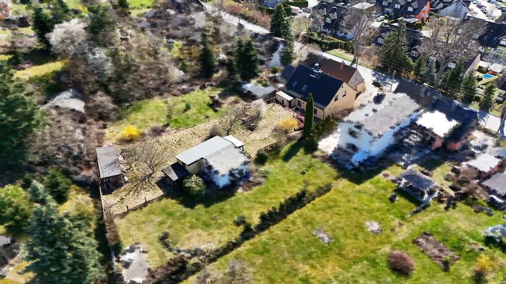 Immobilie in Lauter-Bernsbach - Zwei Häuser zum Preis von einem? Interessante Immobilie mit schönem Grundstück in Lauter-Bernsbach - Bild 3