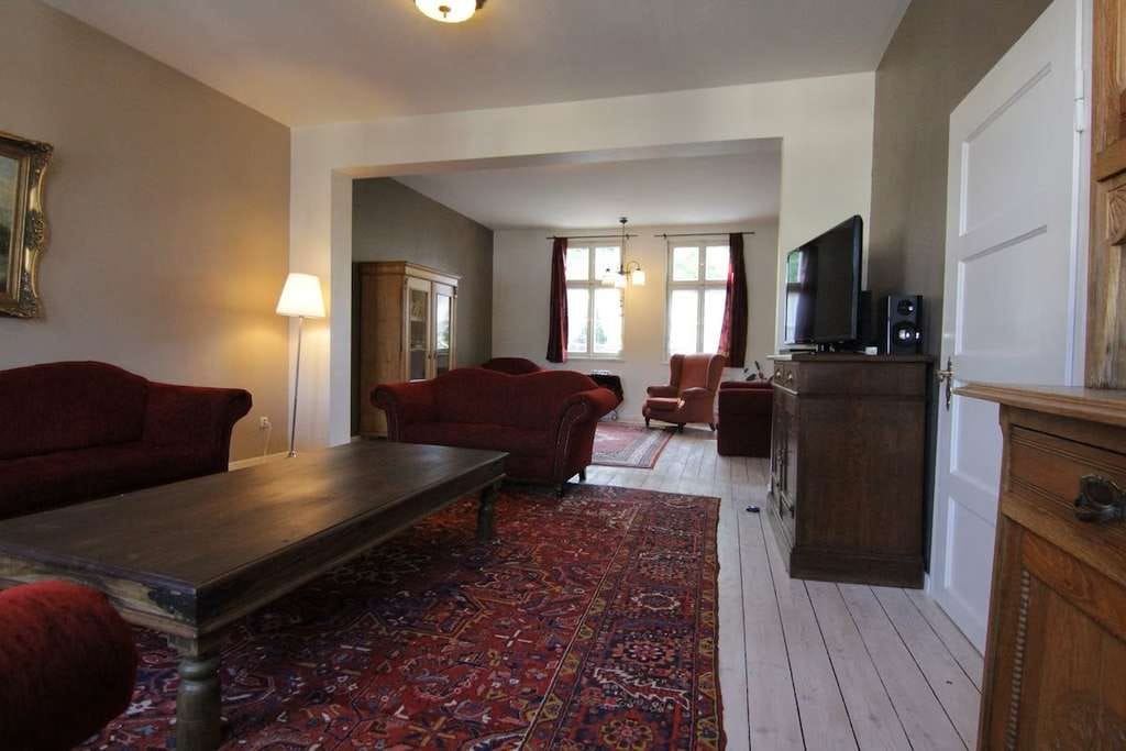 Immobilie in Hellenthal - Historisches Gebäudenesemble Hofanlage mit Herrenhaus insgesamt 3 Häuser 480m² WFL+ - Bild 2