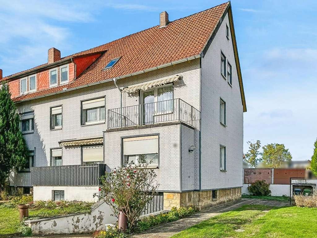 Immobilie in Elze - Mehrfamilienhaus mit drei Einheiten zur Vermietung oder Eigennutzung in zentraler Lage von Elze - Bild 0