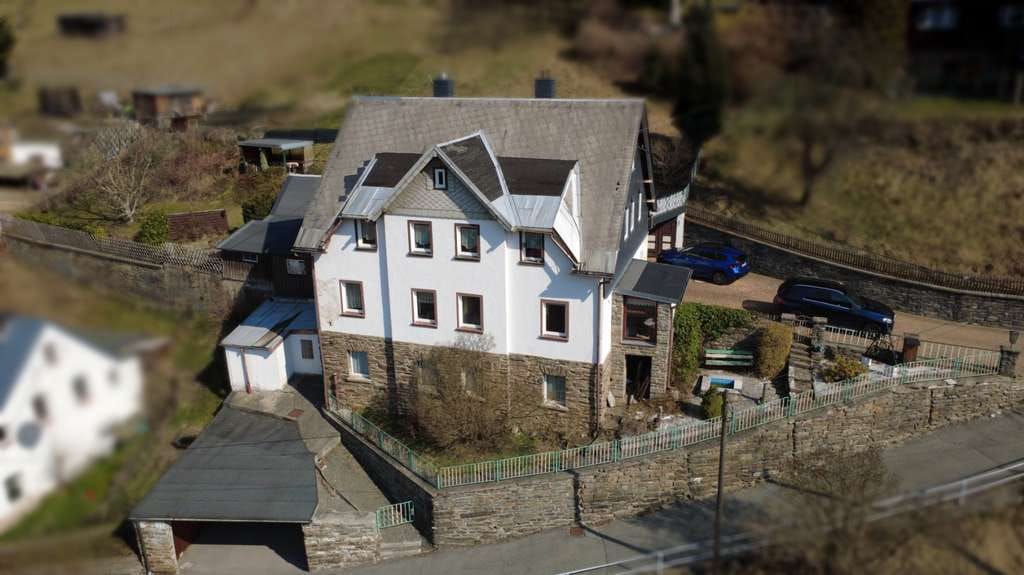 Immobilie in Breitenbrunn/Erzgebirge - Tolles Zweifamilienhaus mit Blick ins Grüne! - Bild 0