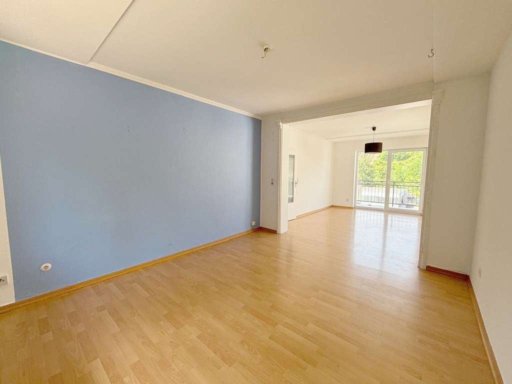 Immobilie in Trier - Dreifamilienhaus in Trier-Olewig: Garten, 2 Garagen, voll unterkellert - Bild 1