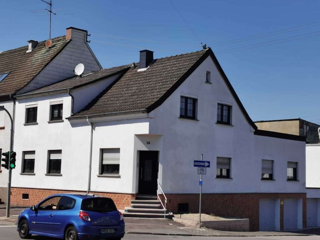 Immobilie in Lebach - LEBACH : RAUMWUNDER für die große FAMILIE mit 3 GARAGEN und NEUER Heizung !  - Bild 1